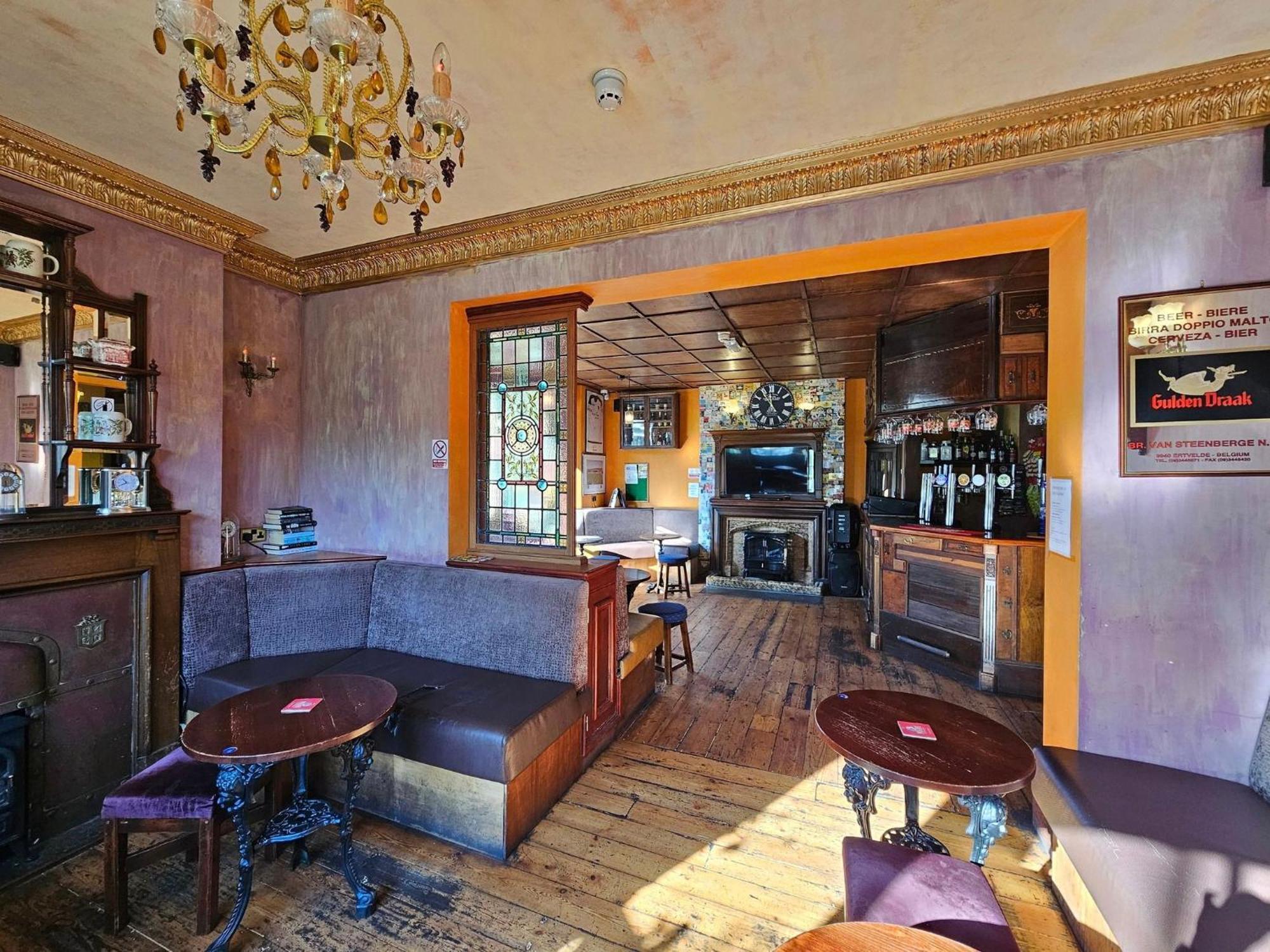 Valley Bar *